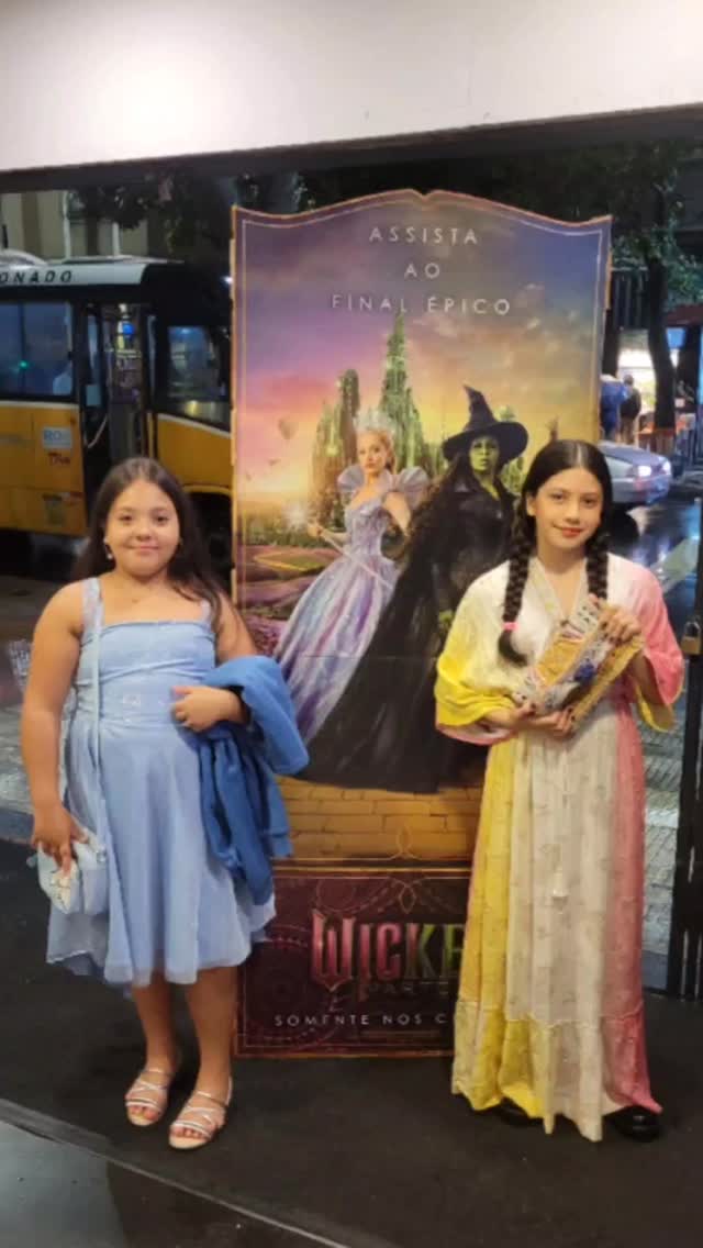 ✨ De Oz para o Cinema Brasiliense: Se você se encantou com a magia e a profundidade de WICKED,...