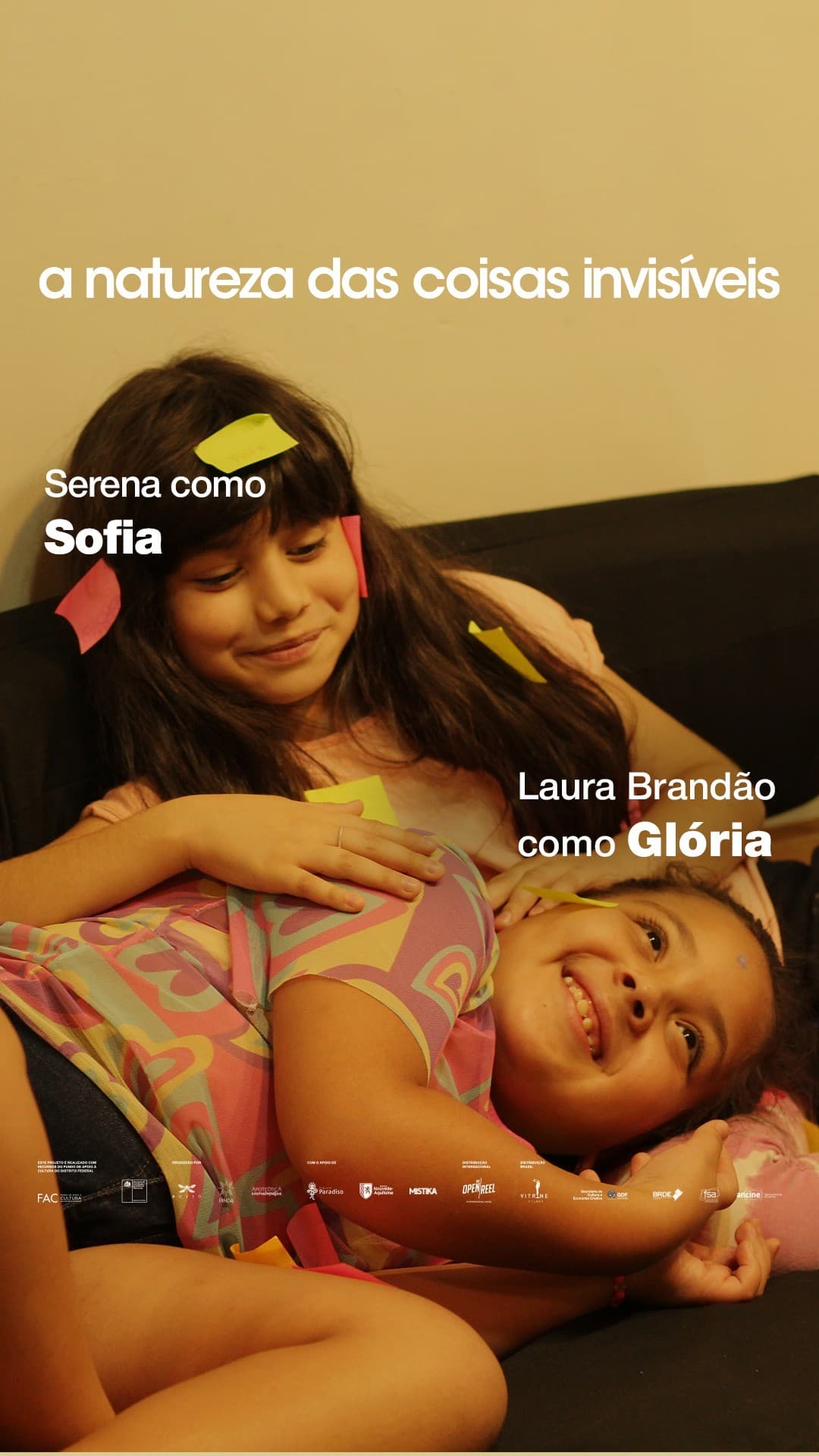 Conheça as protagonistas de A Natureza das Coisas Invisíveis, interpretadas por @laurabrandao e...
